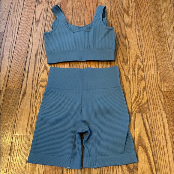 SHEIN Yoga Set - Picture 12 of 14